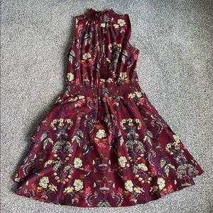 Sleeveless, high neck dress